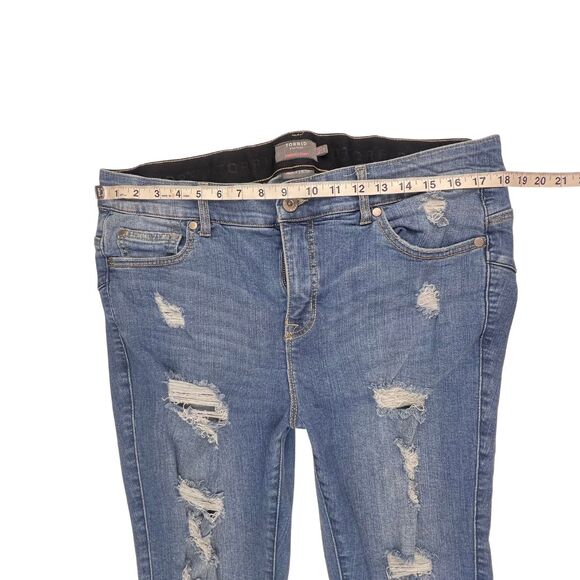 Torrid Jeans 16 Short Skinny Distressed Ripped Denim Blue Wash Casual Streetwear - Picture 3 of 10